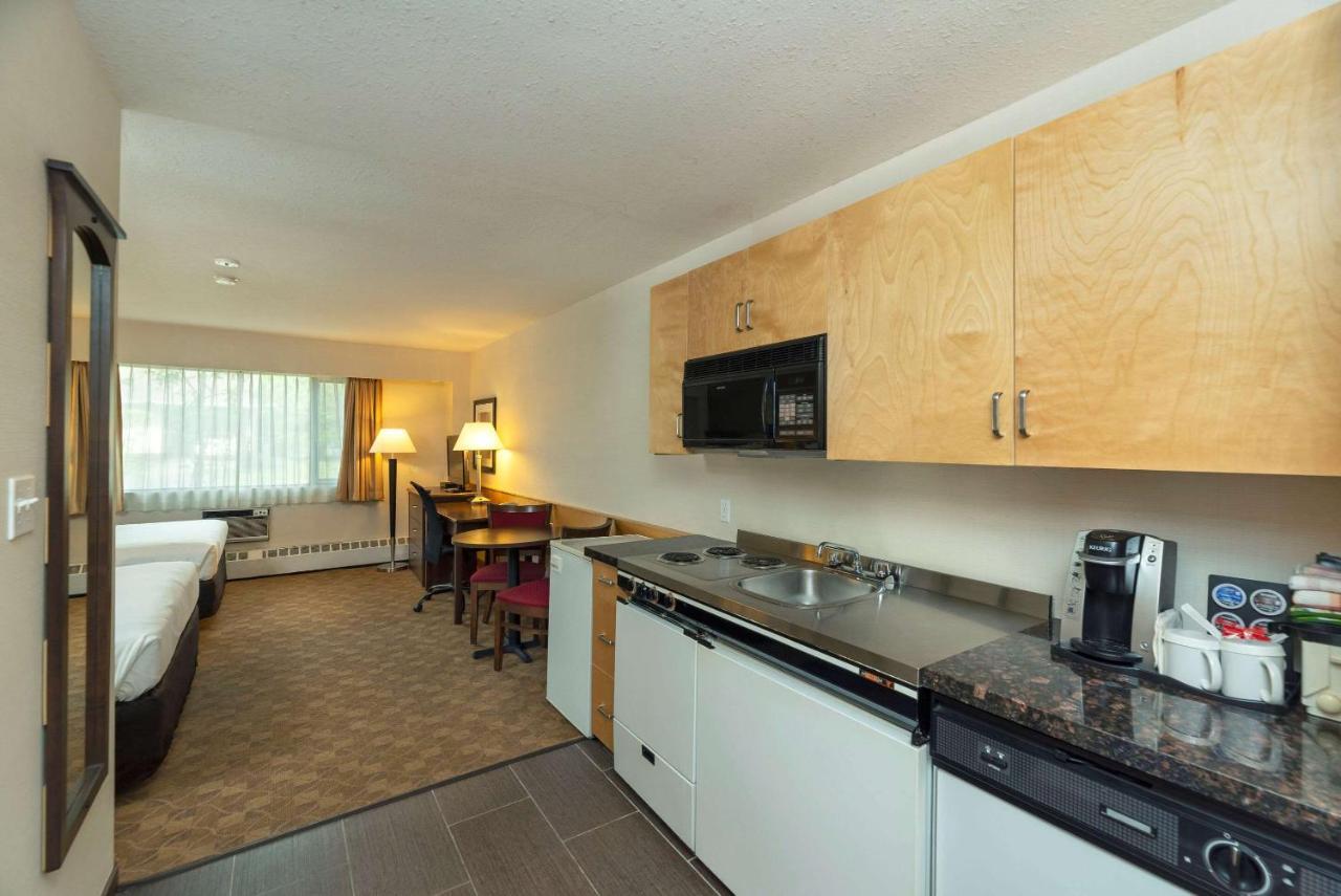 Prestige Riverside Lodge קווסנל מראה חיצוני תמונה